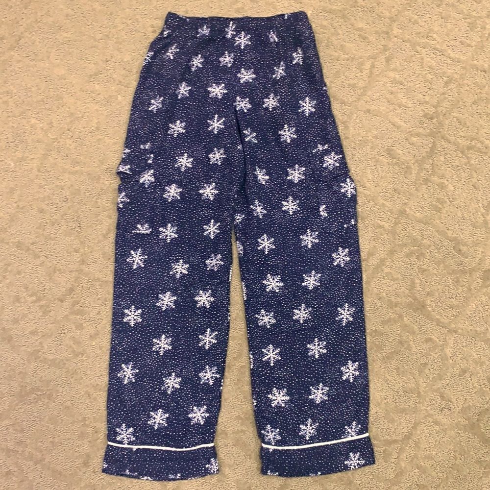 Lands End Cargo Snowflake Pajama Pants with Elastic Waist and Pockets